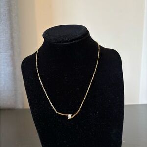 Elegant Gold Necklace with Pearl Accent